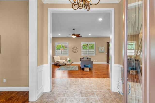 2442 Pepper Tree Ln, Manteca, CA 95336