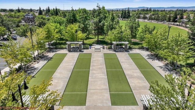2442 Pepper Tree Ln, Manteca, CA 95336