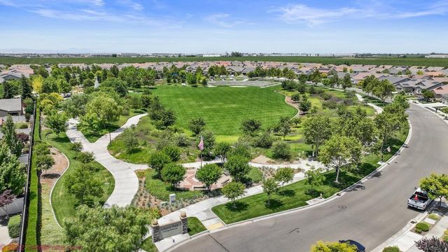 2442 Pepper Tree Ln, Manteca, CA 95336