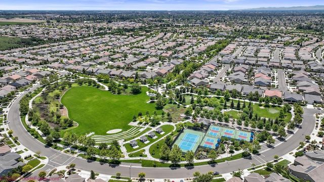 2442 Pepper Tree Ln, Manteca, CA 95336