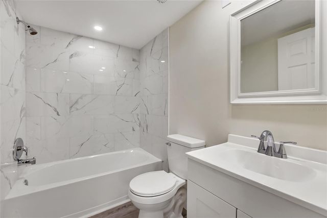 3229 BENEVA ROAD 203, Sarasota, FL 34232