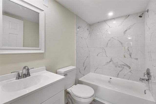 3229 BENEVA ROAD 203, Sarasota, FL 34232