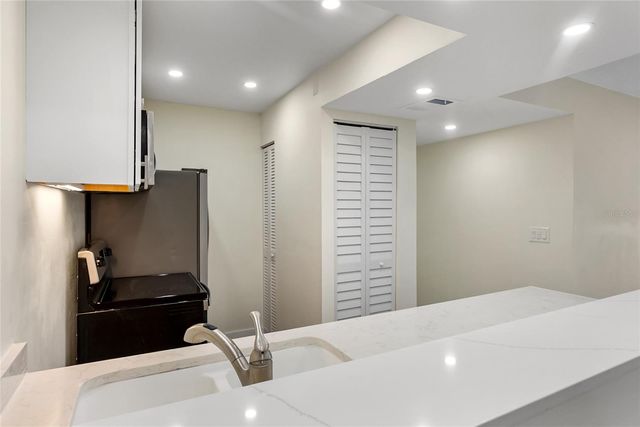 3229 BENEVA ROAD 203, Sarasota, FL 34232