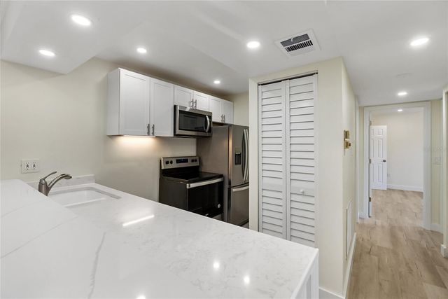 3229 BENEVA ROAD 203, Sarasota, FL 34232