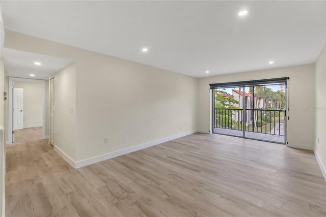3229 BENEVA ROAD 203, Sarasota, FL 34232