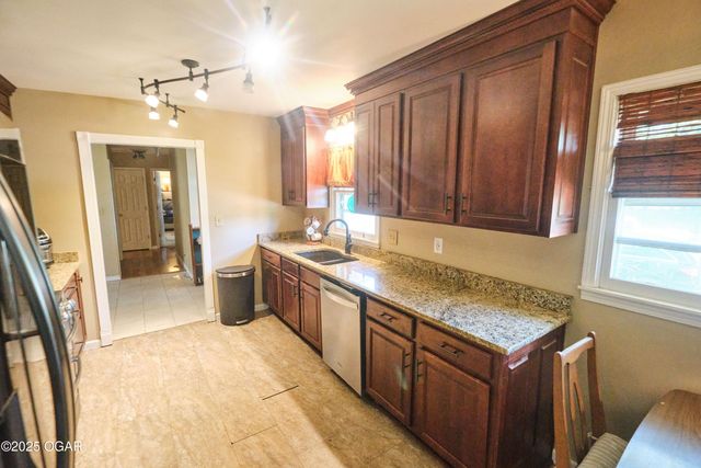 608 Sycamore Lane, Pittsburg, KS 66762