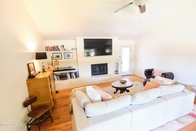 608 Sycamore Lane, Pittsburg, KS 66762