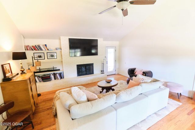 608 Sycamore Lane, Pittsburg, KS 66762