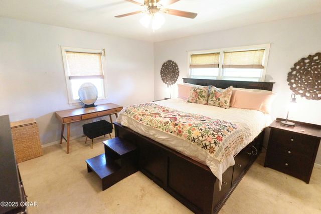 608 Sycamore Lane, Pittsburg, KS 66762