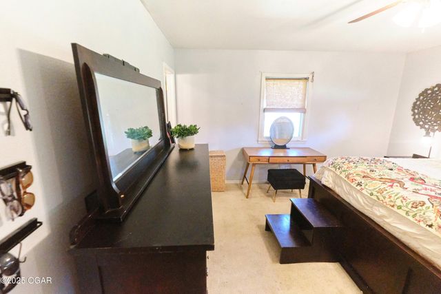 608 Sycamore Lane, Pittsburg, KS 66762