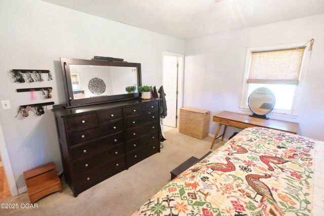 608 Sycamore Lane, Pittsburg, KS 66762