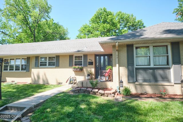 608 Sycamore Lane, Pittsburg, KS 66762