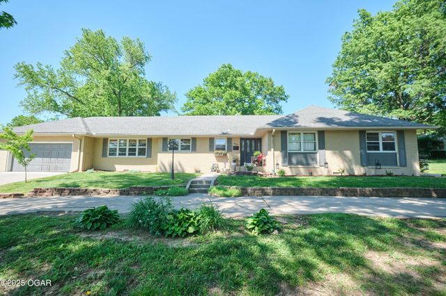 608 Sycamore Lane, Pittsburg, KS 66762
