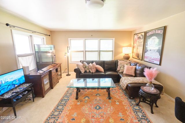 608 Sycamore Lane, Pittsburg, KS 66762