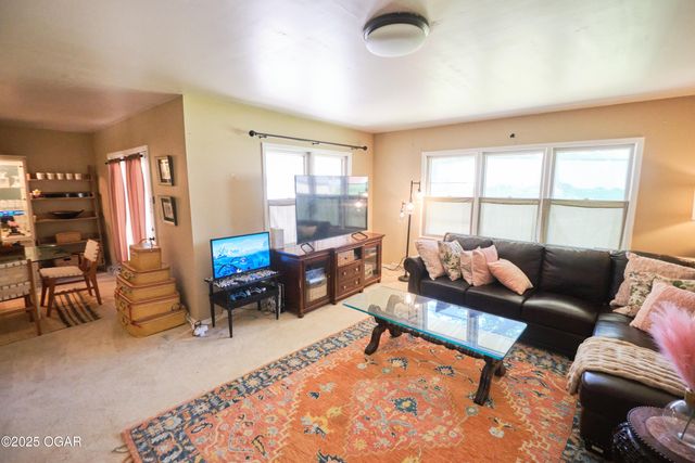 608 Sycamore Lane, Pittsburg, KS 66762