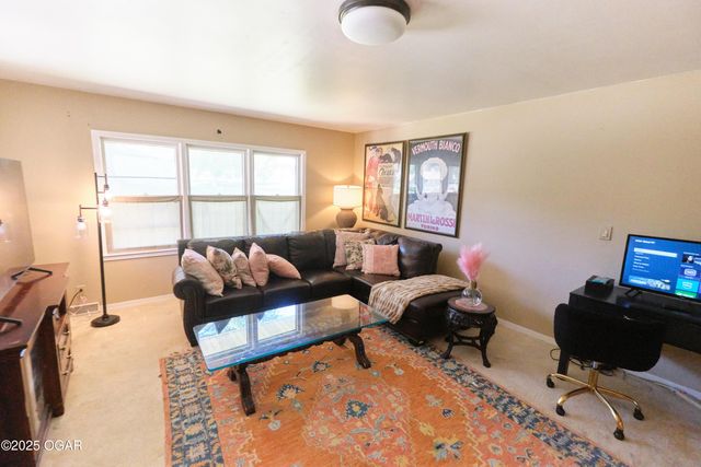 608 Sycamore Lane, Pittsburg, KS 66762