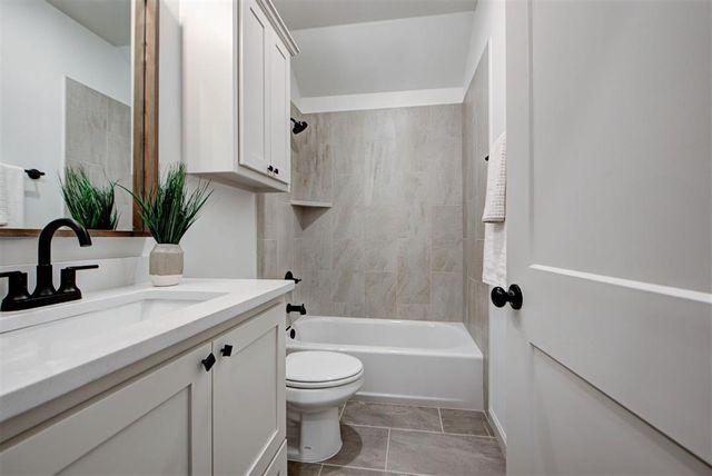 4832 Sand Lily Lane, Edmond, OK 73034