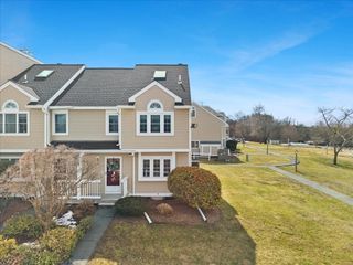 1316 Carriage Ln 1316, Taunton, MA 02780