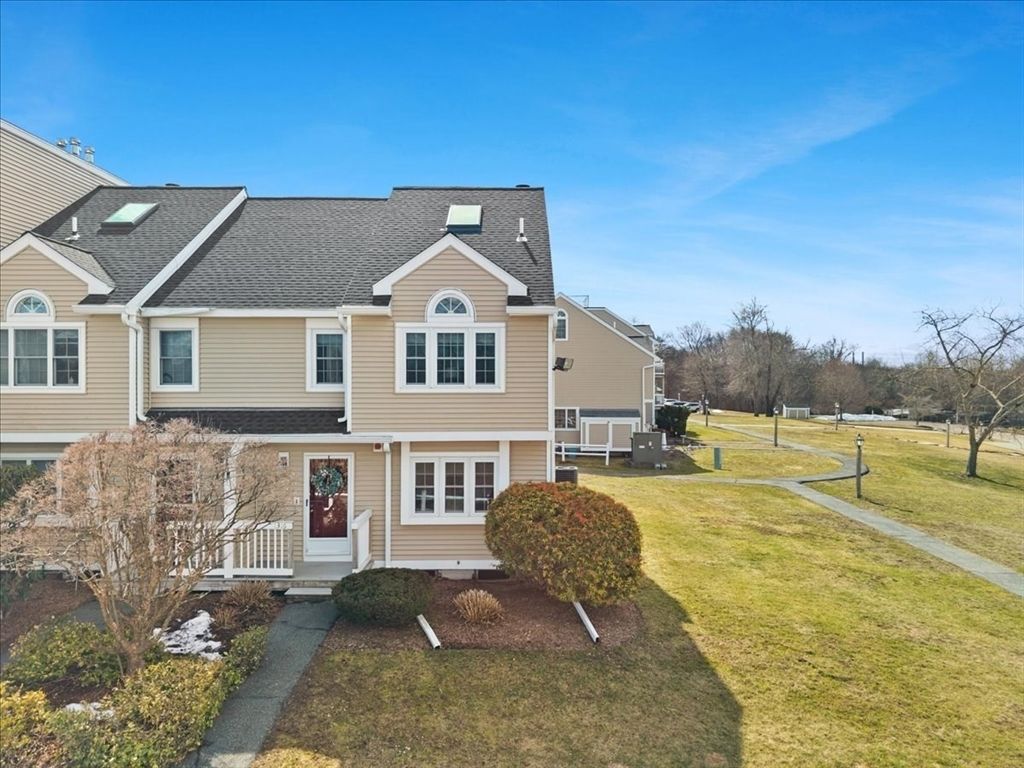 1316 Carriage Ln 1316, Taunton, MA 02780