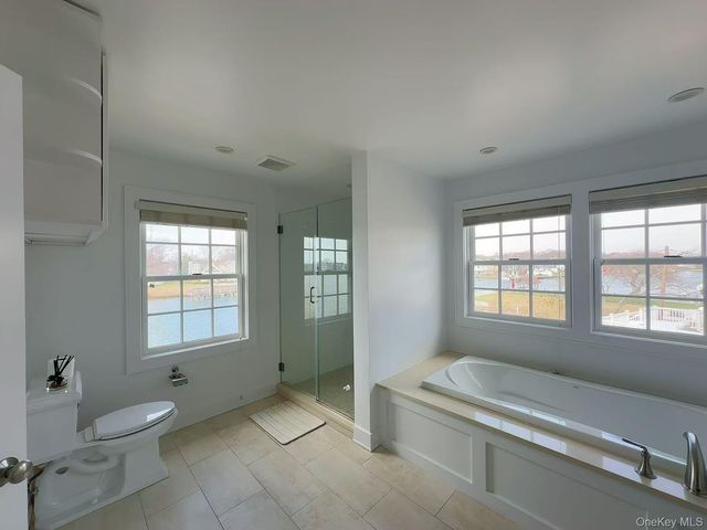 1 E Lincoln Avenue, Massapequa, NY 11758