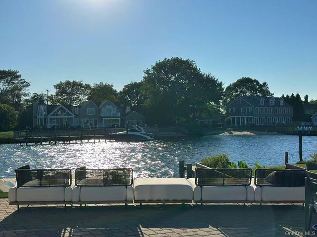 1 E Lincoln Avenue, Massapequa, NY 11758