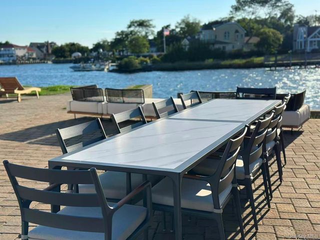1 E Lincoln Avenue, Massapequa, NY 11758