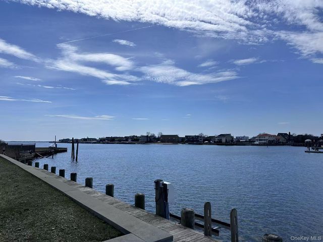 1 E Lincoln Avenue, Massapequa, NY 11758