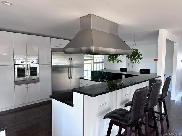 1 E Lincoln Avenue, Massapequa, NY 11758