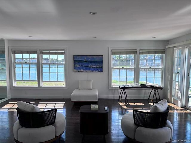 1 E Lincoln Avenue, Massapequa, NY 11758