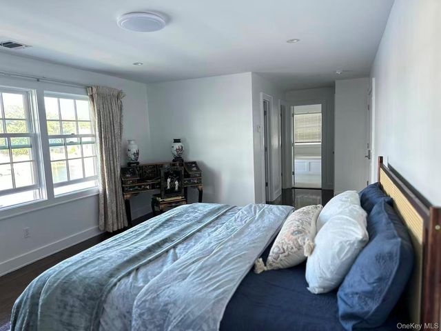 1 E Lincoln Avenue, Massapequa, NY 11758