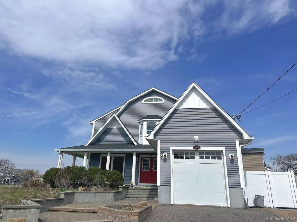 1 E Lincoln Avenue, Massapequa, NY 11758
