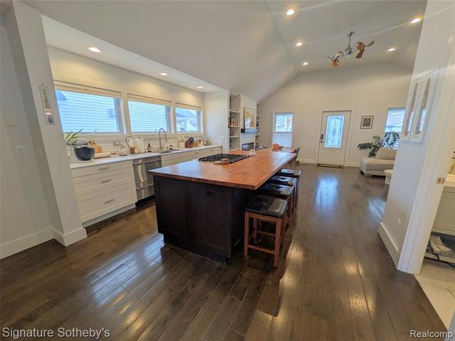 2059 Columbia Road, Berkley, MI 48072