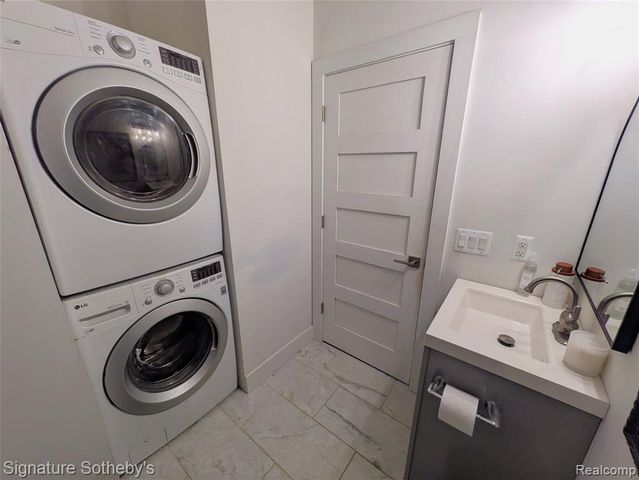 2059 Columbia Road, Berkley, MI 48072