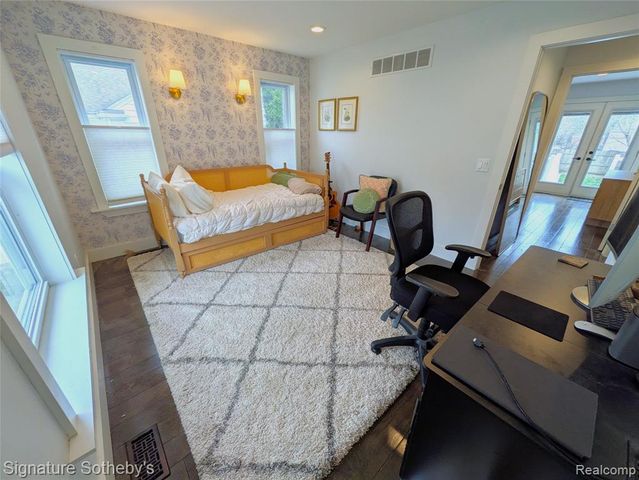 2059 Columbia Road, Berkley, MI 48072