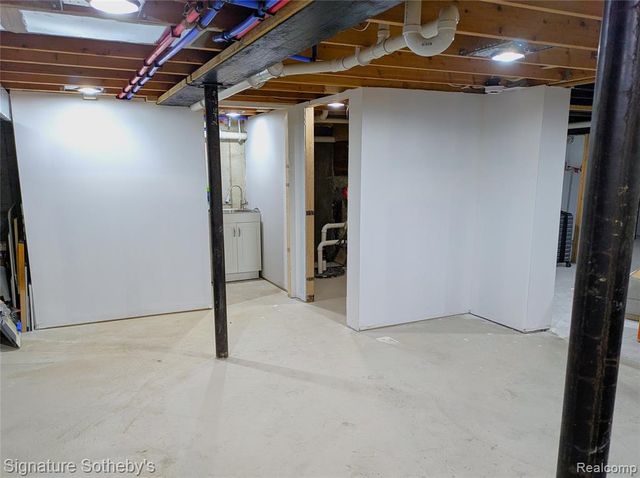 2059 Columbia Road, Berkley, MI 48072