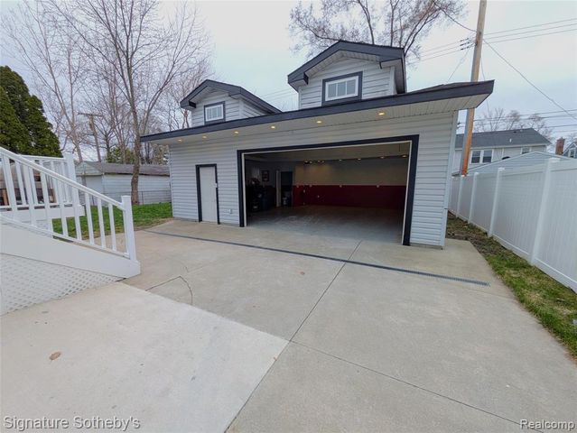 2059 Columbia Road, Berkley, MI 48072