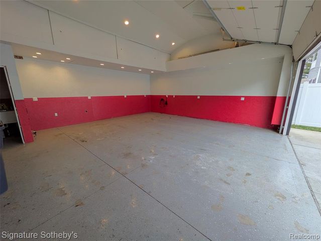 2059 Columbia Road, Berkley, MI 48072