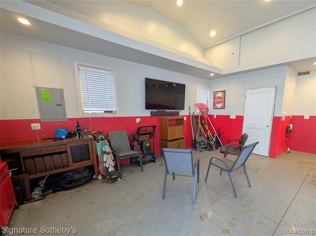 2059 Columbia Road, Berkley, MI 48072