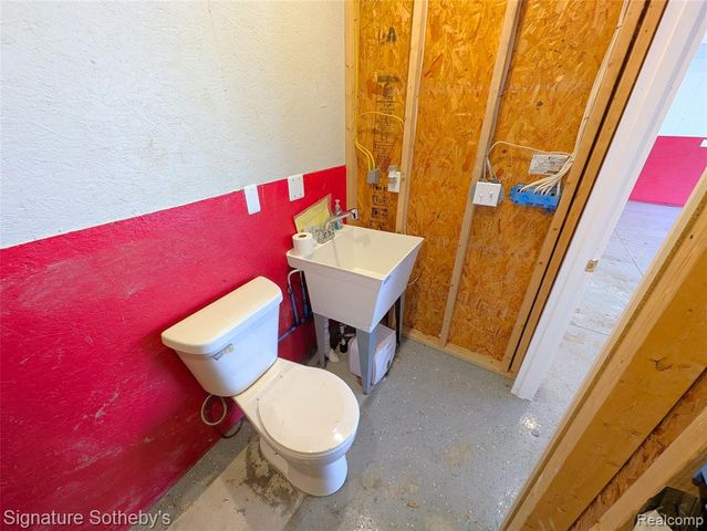 2059 Columbia Road, Berkley, MI 48072