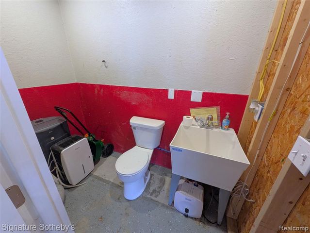 2059 Columbia Road, Berkley, MI 48072