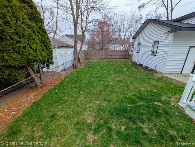 2059 Columbia Road, Berkley, MI 48072