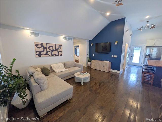 2059 Columbia Road, Berkley, MI 48072