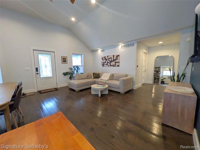 2059 Columbia Road, Berkley, MI 48072