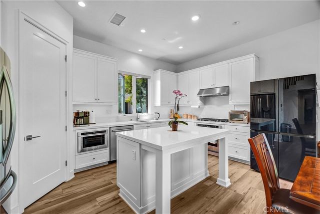 151 Winnett, Irvine, CA 92602