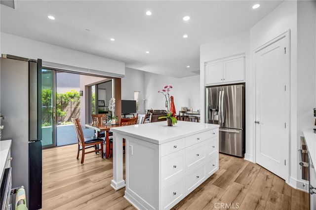 151 Winnett, Irvine, CA 92602