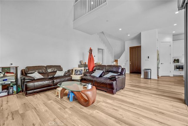 151 Winnett, Irvine, CA 92602