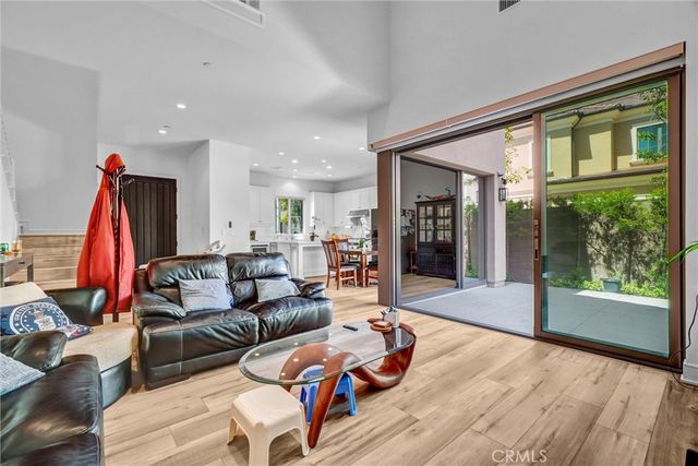 151 Winnett, Irvine, CA 92602