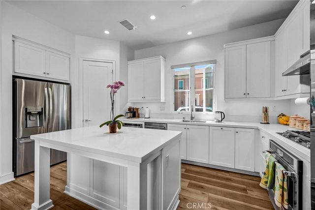 151 Winnett, Irvine, CA 92602