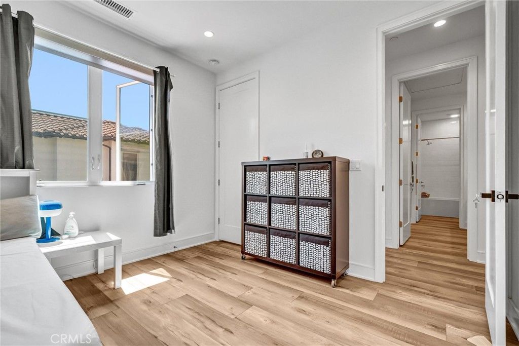 Image 18 of property listing at 151 Winnett, Irvine, CA 92602
