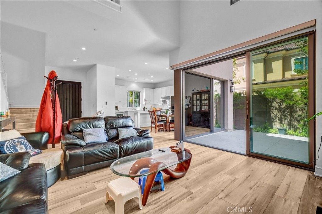 Image 7 of property listing at 151 Winnett, Irvine, CA 92602